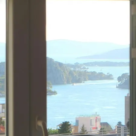 Apartment Simaris - Spacious With Terrace And Sea View Sibenik Exterior photo