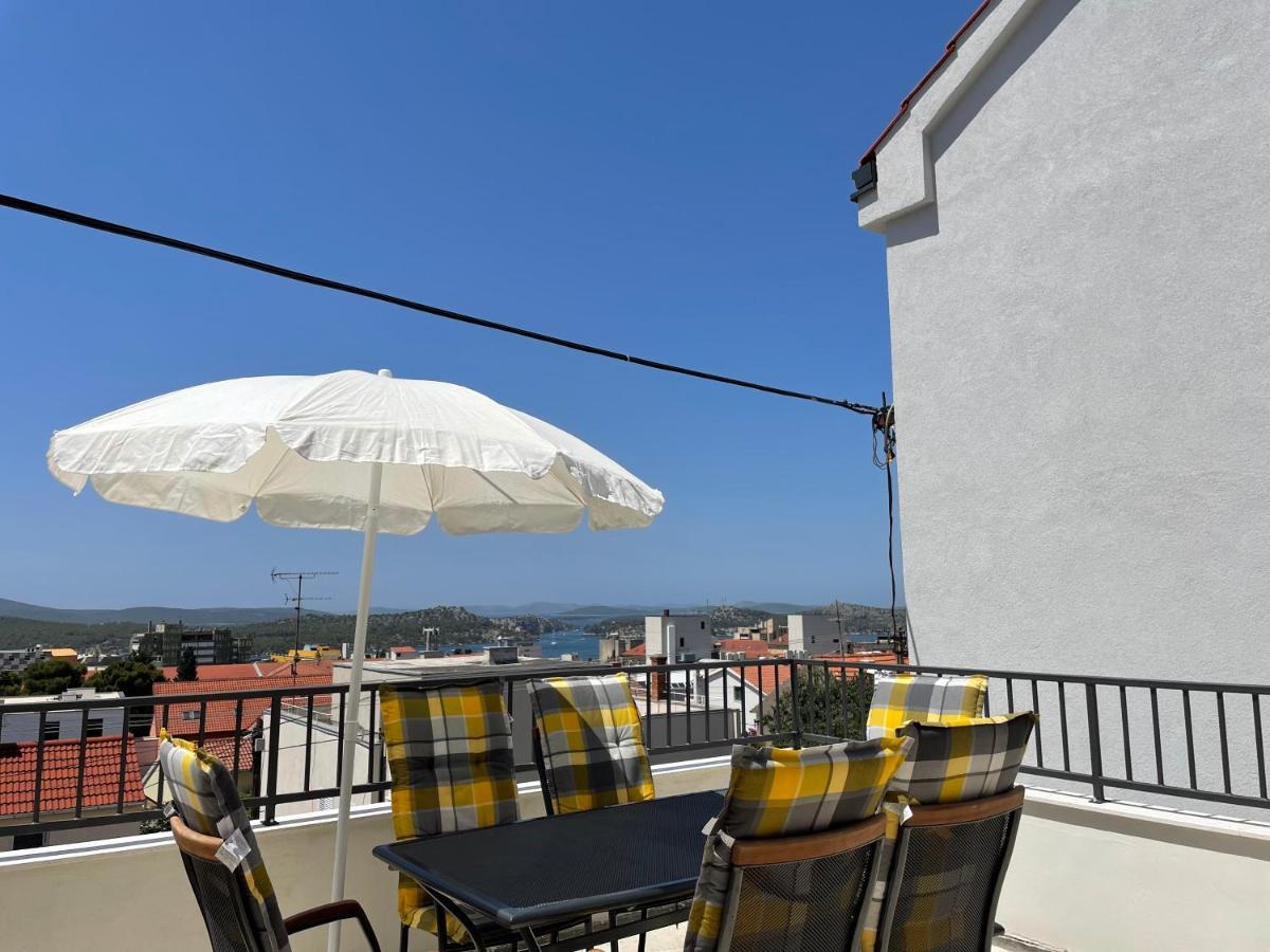 Simaris - Spacious With Terrace And Sea View