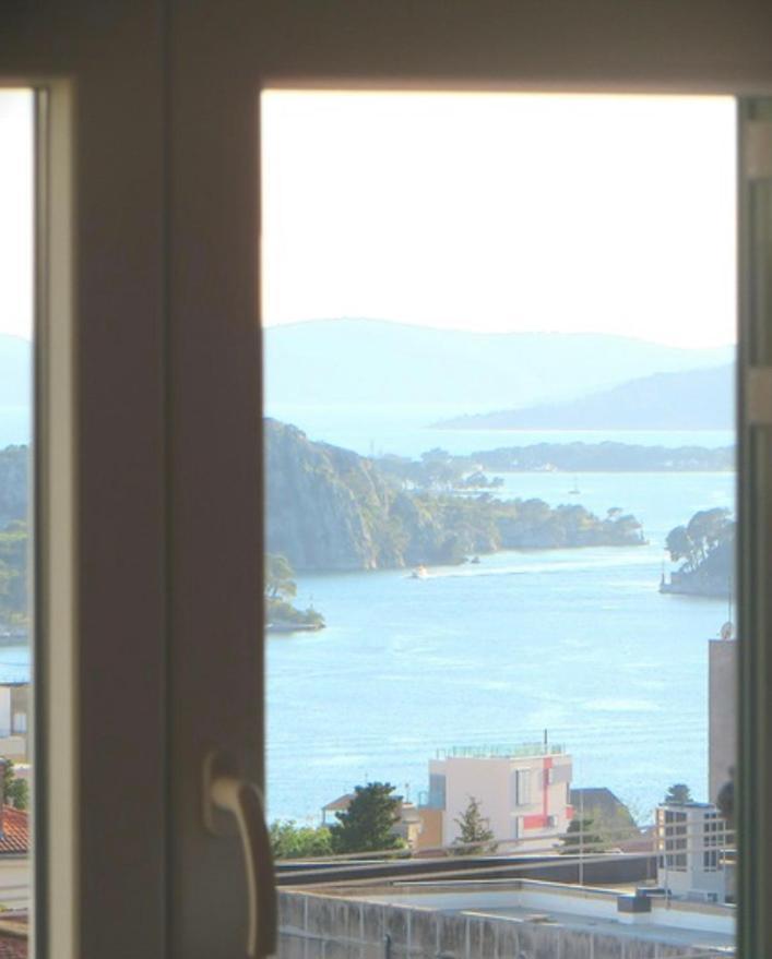 Simaris - Spacious With Terrace And Sea View * Sibenik