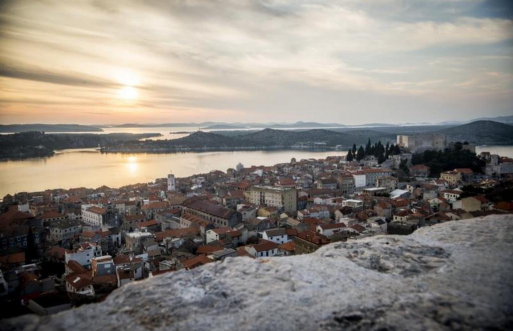 Apartment Simaris - Spacious With Terrace And Sea View Sibenik