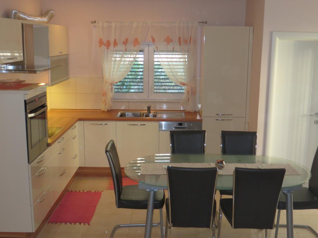 Simaris - Spacious With Terrace And Sea View Apartment *