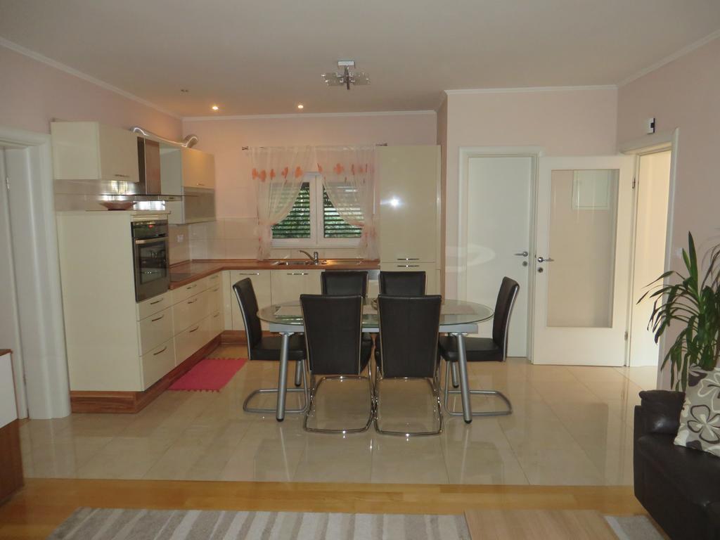 Apartment Simaris - Spacious With Terrace And Sea View Sibenik