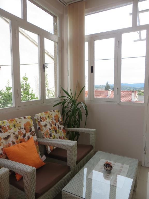 Simaris - Spacious With Terrace And Sea View Sibenik